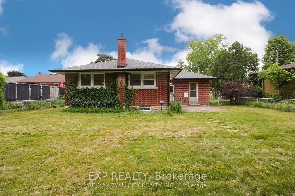 284 Cedar Crescent