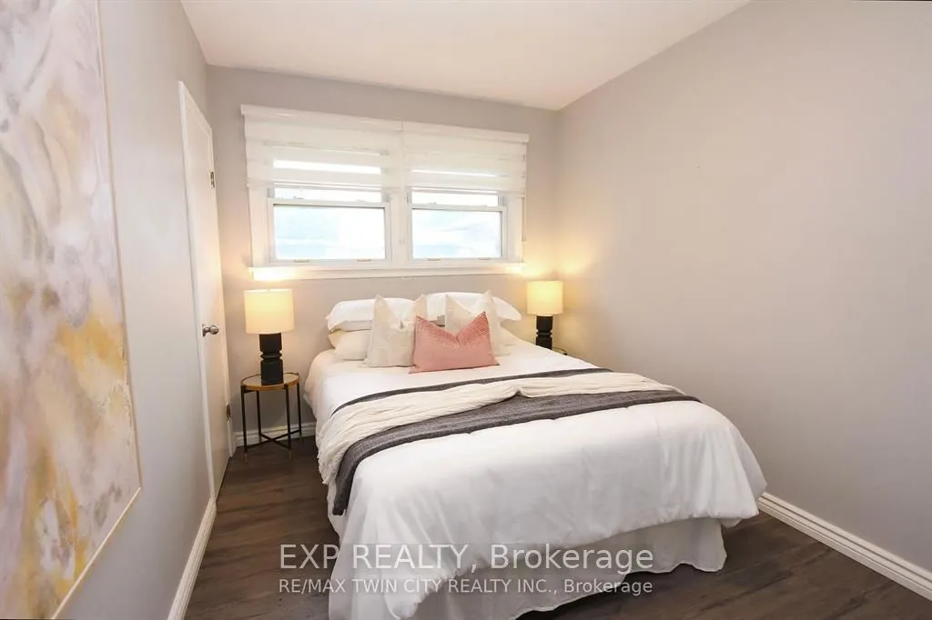 284 Cedar Crescent