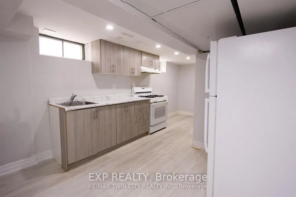284 Cedar Crescent