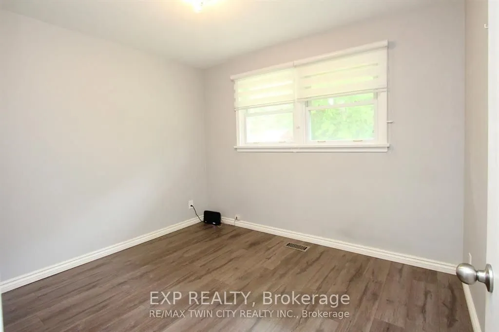 284 Cedar Crescent