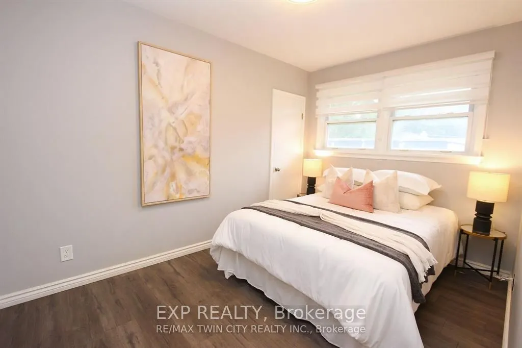 284 Cedar Crescent