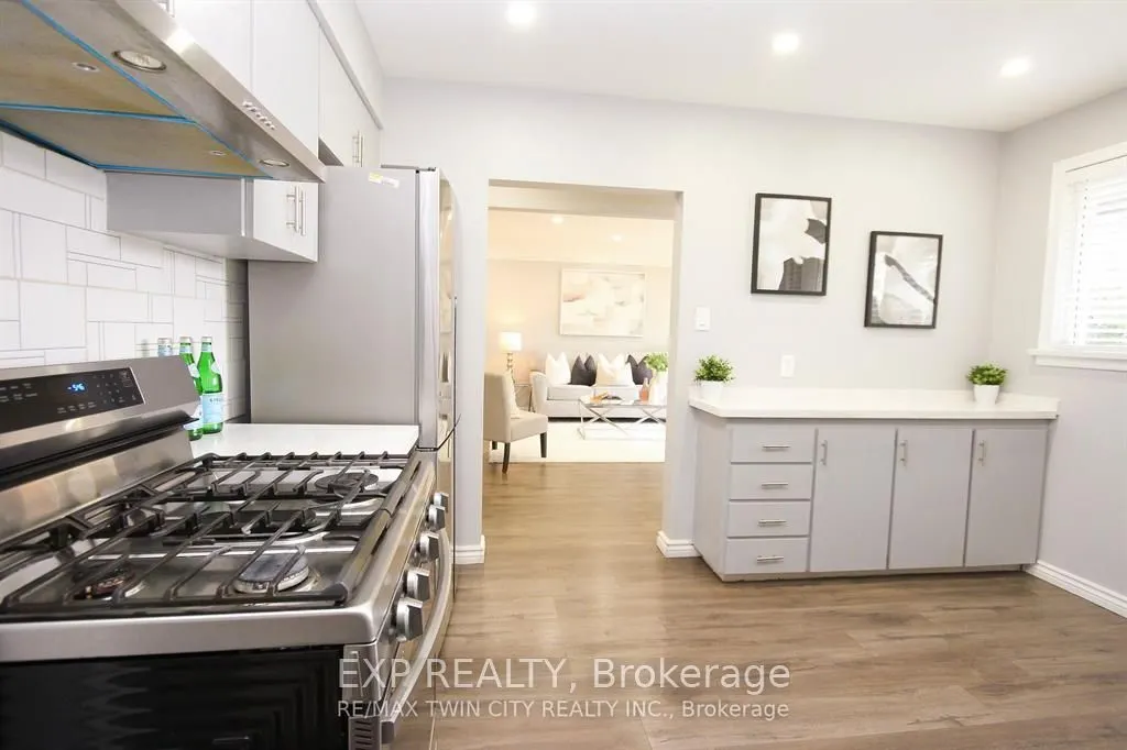 284 Cedar Crescent