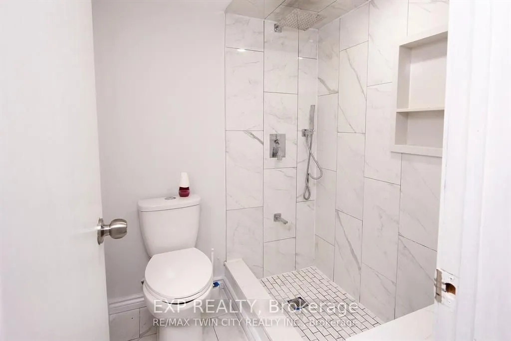 284 Cedar Crescent