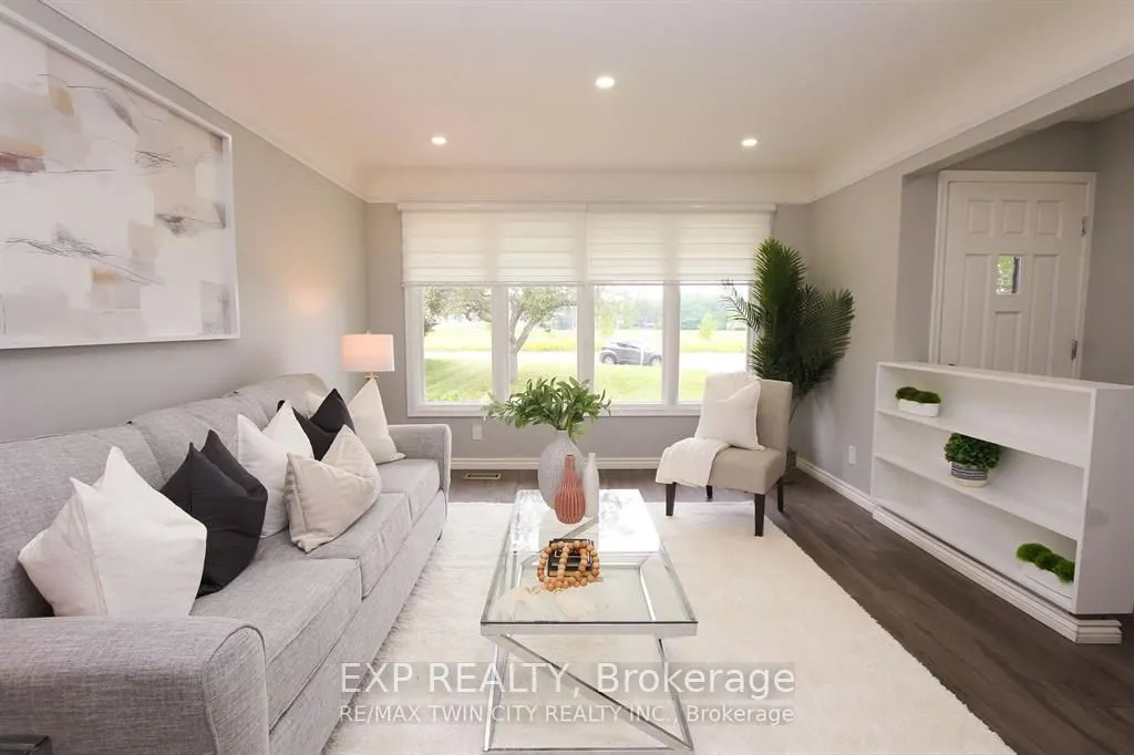 284 Cedar Crescent