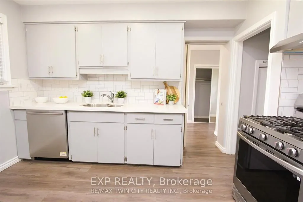 284 Cedar Crescent