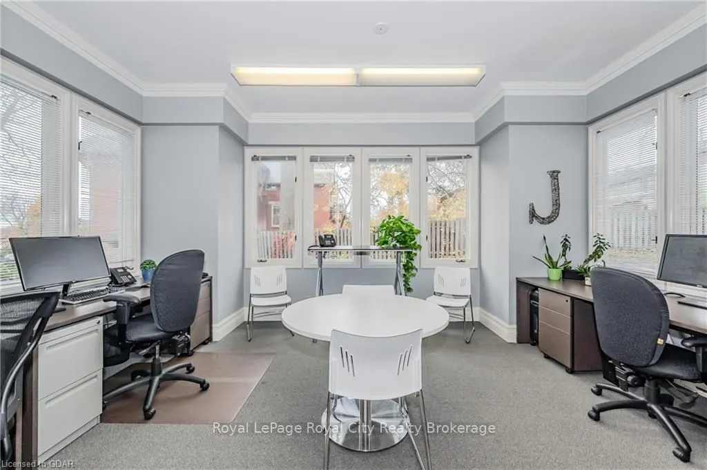 25 WATERLOO Avenue