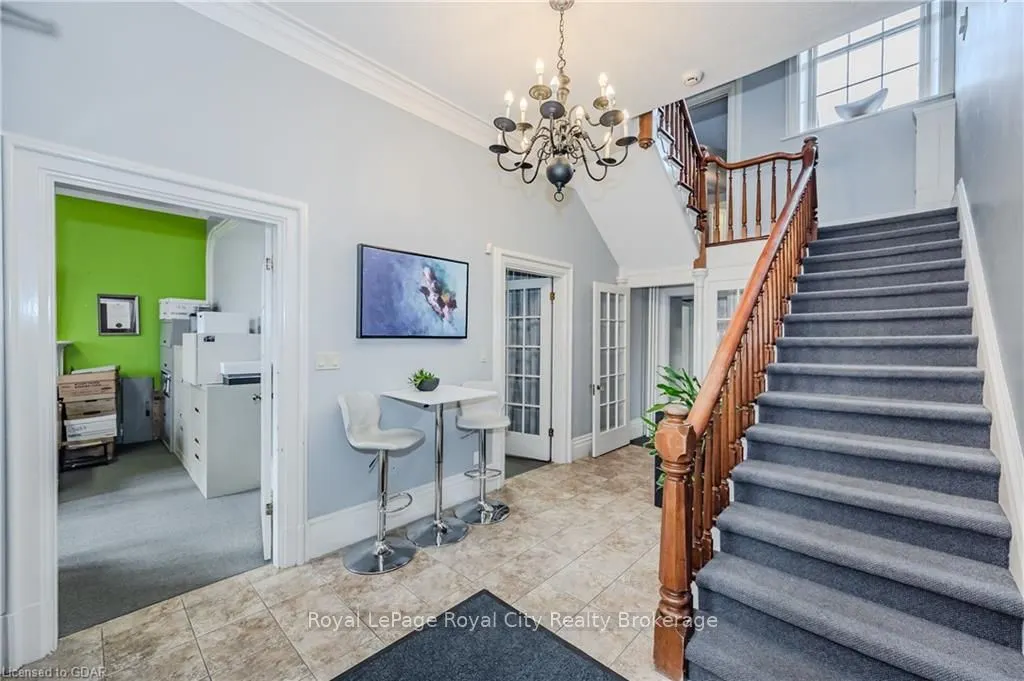 25 WATERLOO Avenue