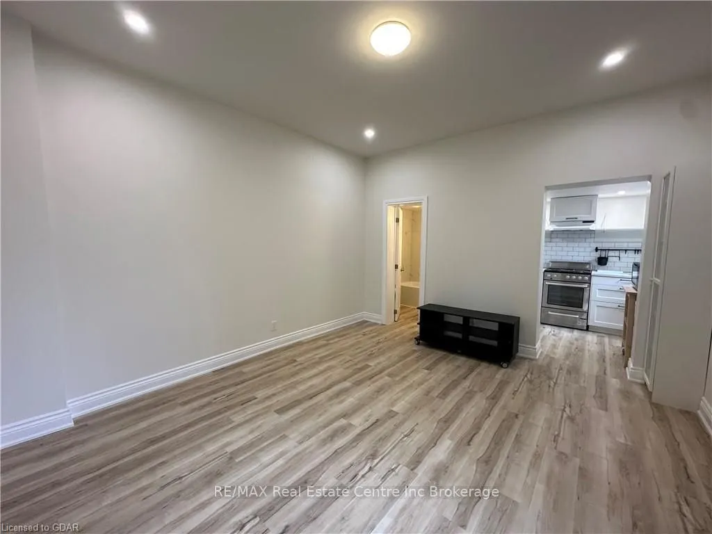 36 LONDON Road W #B