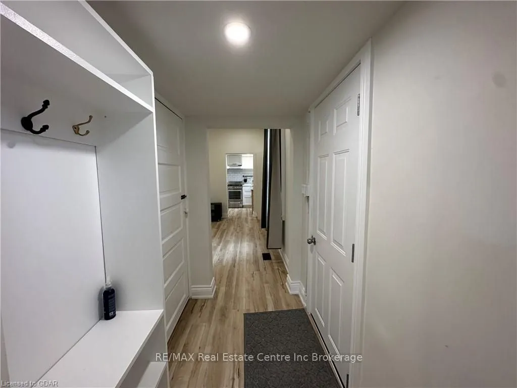 36 LONDON Road W #B
