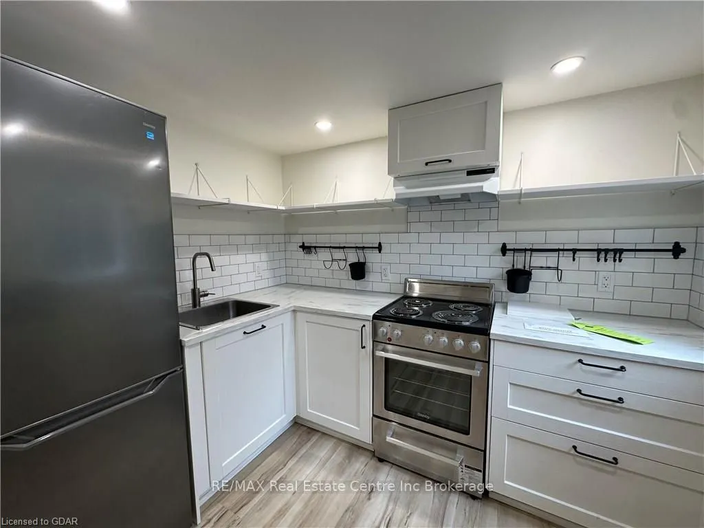 36 LONDON Road W #B