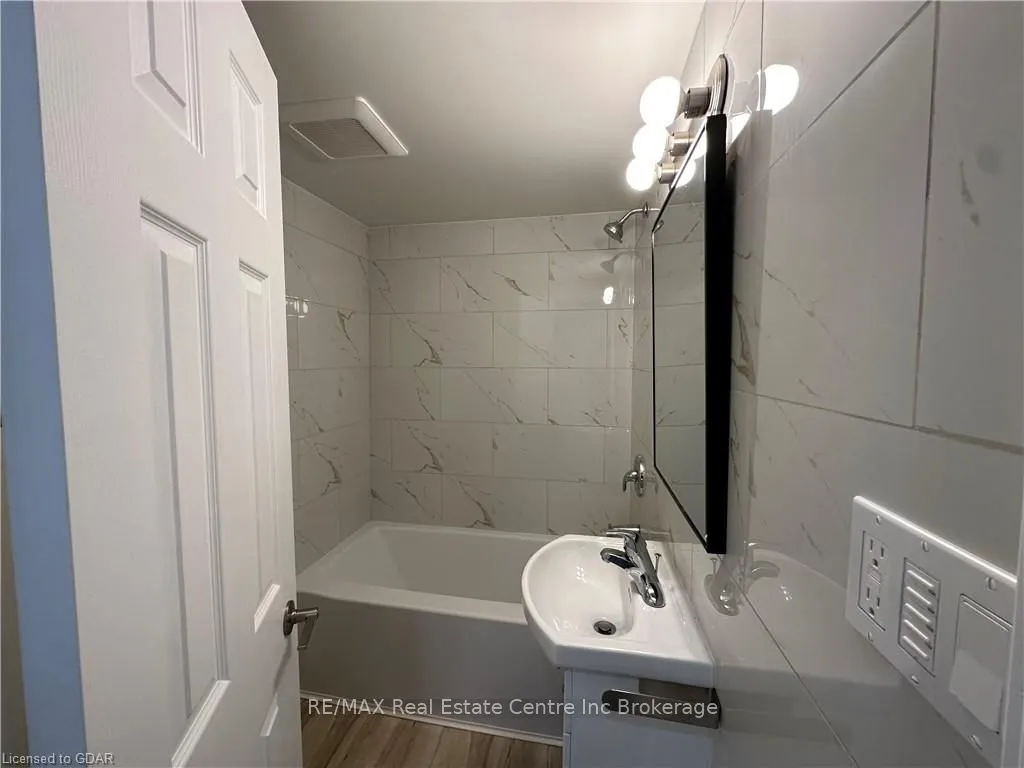 36 LONDON Road W #B
