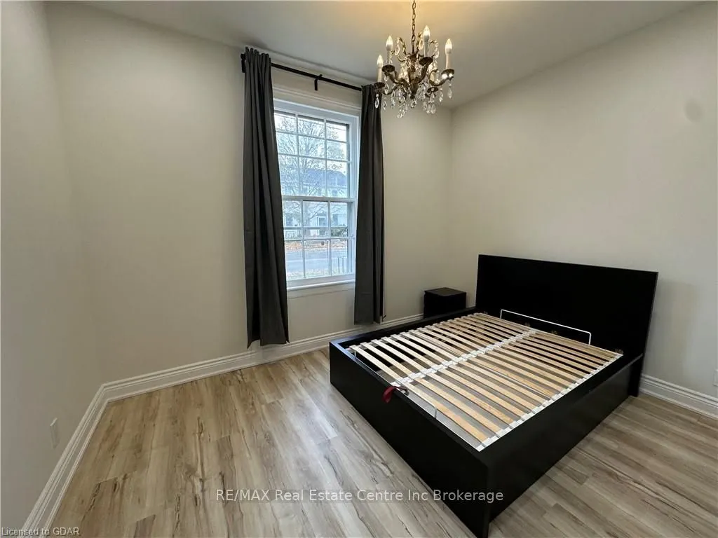 36 LONDON Road W #B