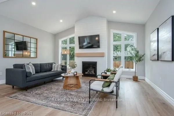 6 DIAMOND Street