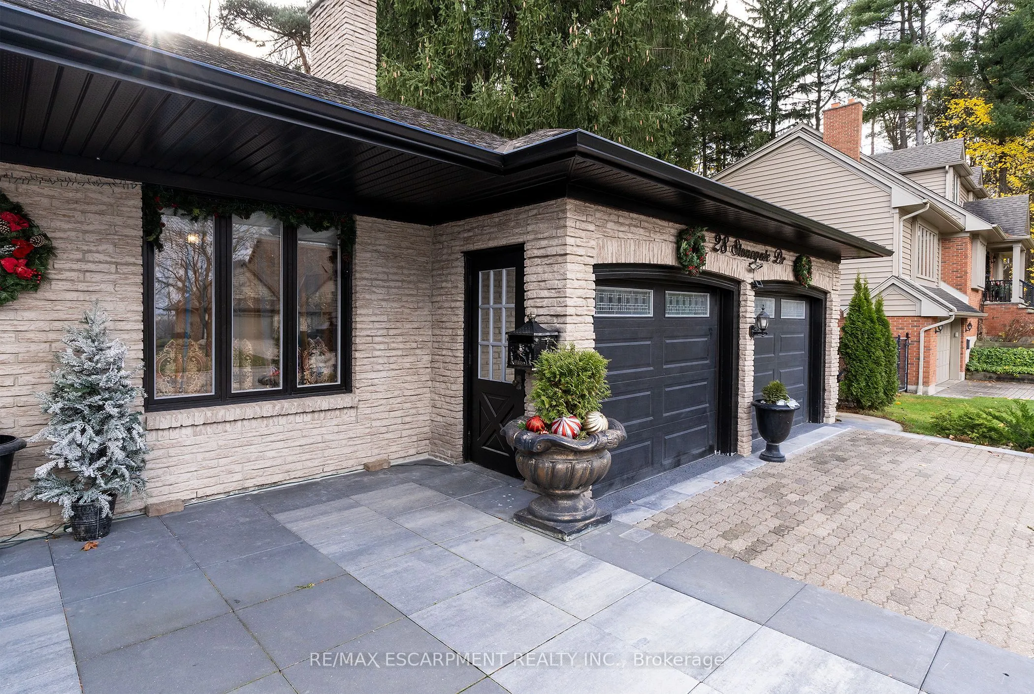 28 STONEGATE Drive