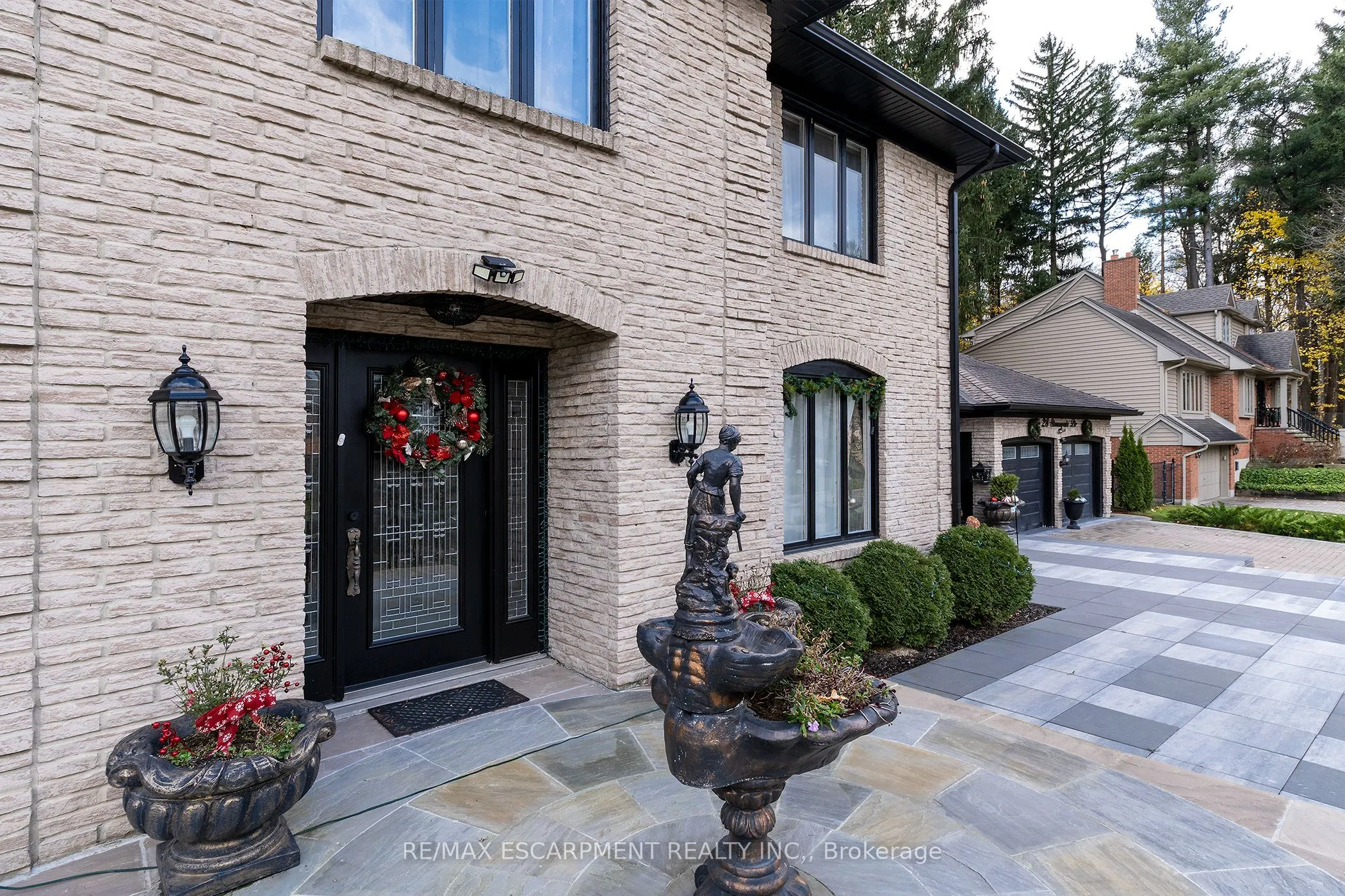 28 STONEGATE Drive