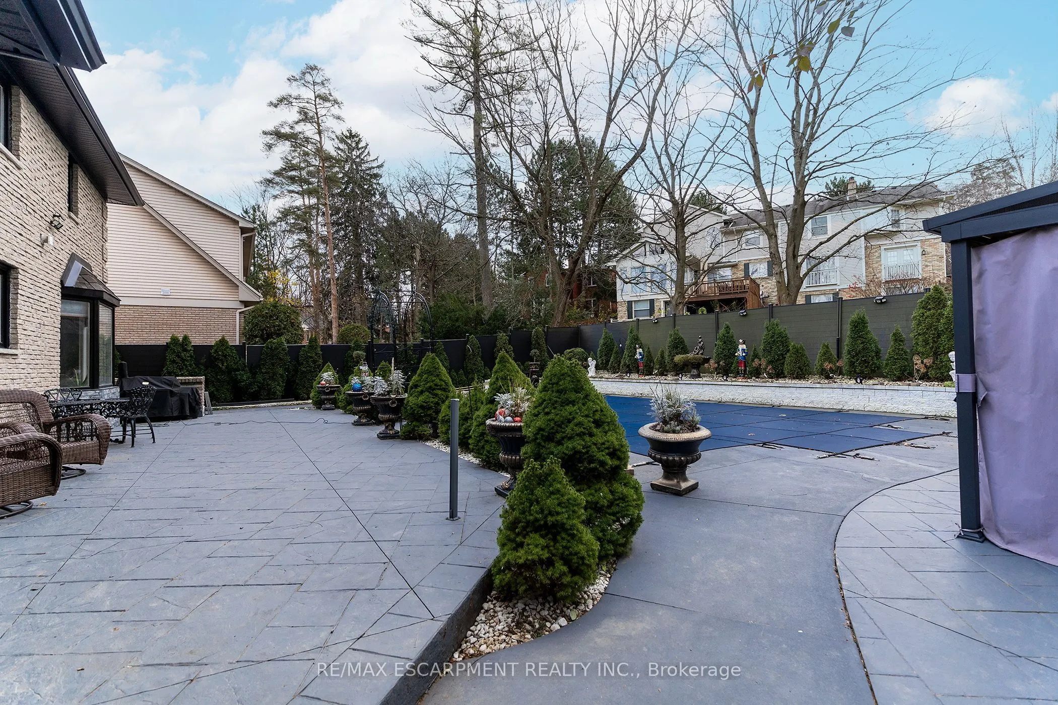 28 STONEGATE Drive