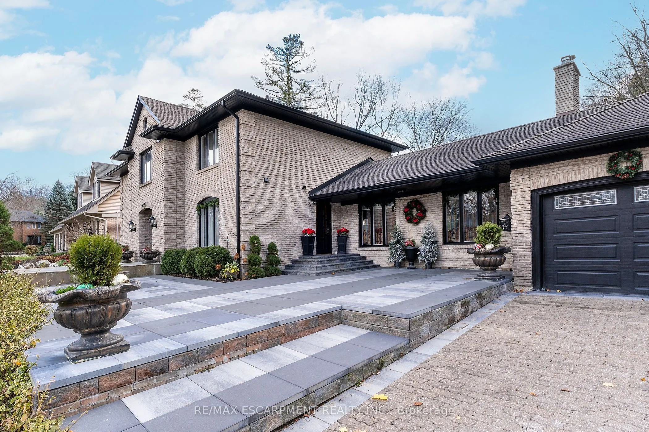 28 STONEGATE Drive