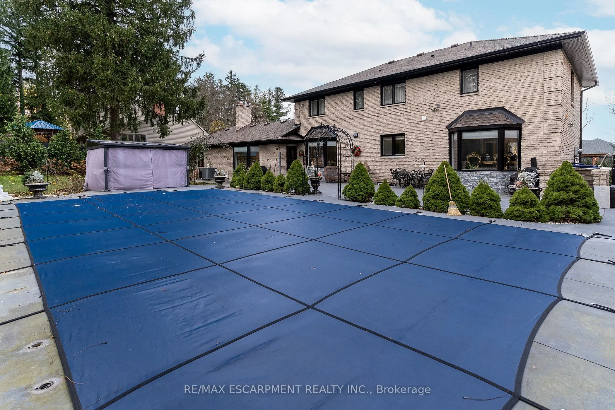 28 STONEGATE Drive