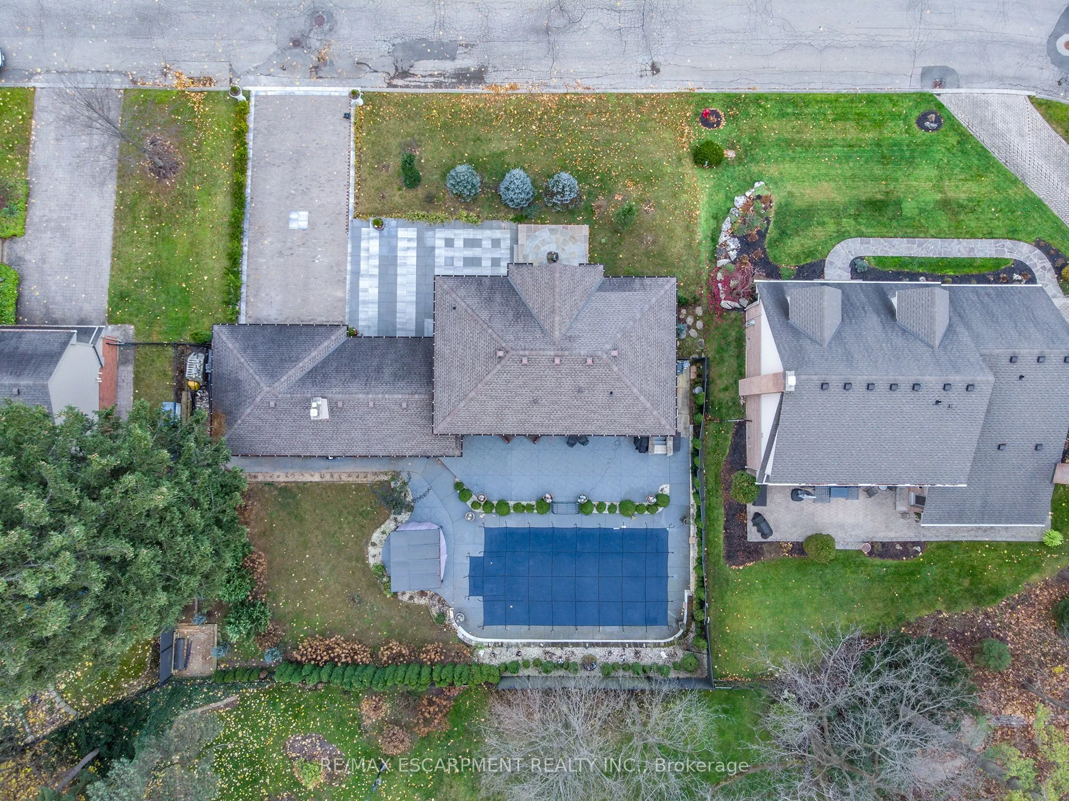 28 STONEGATE Drive