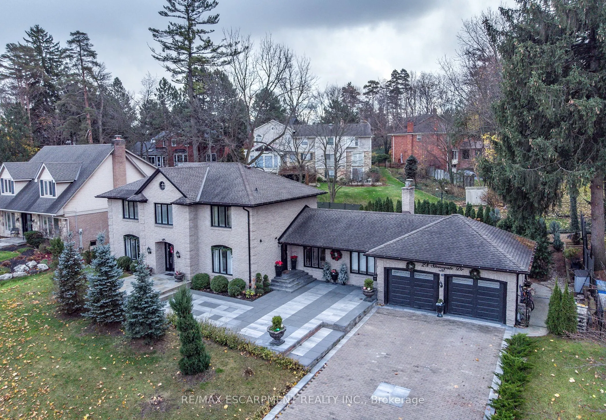 28 STONEGATE Drive