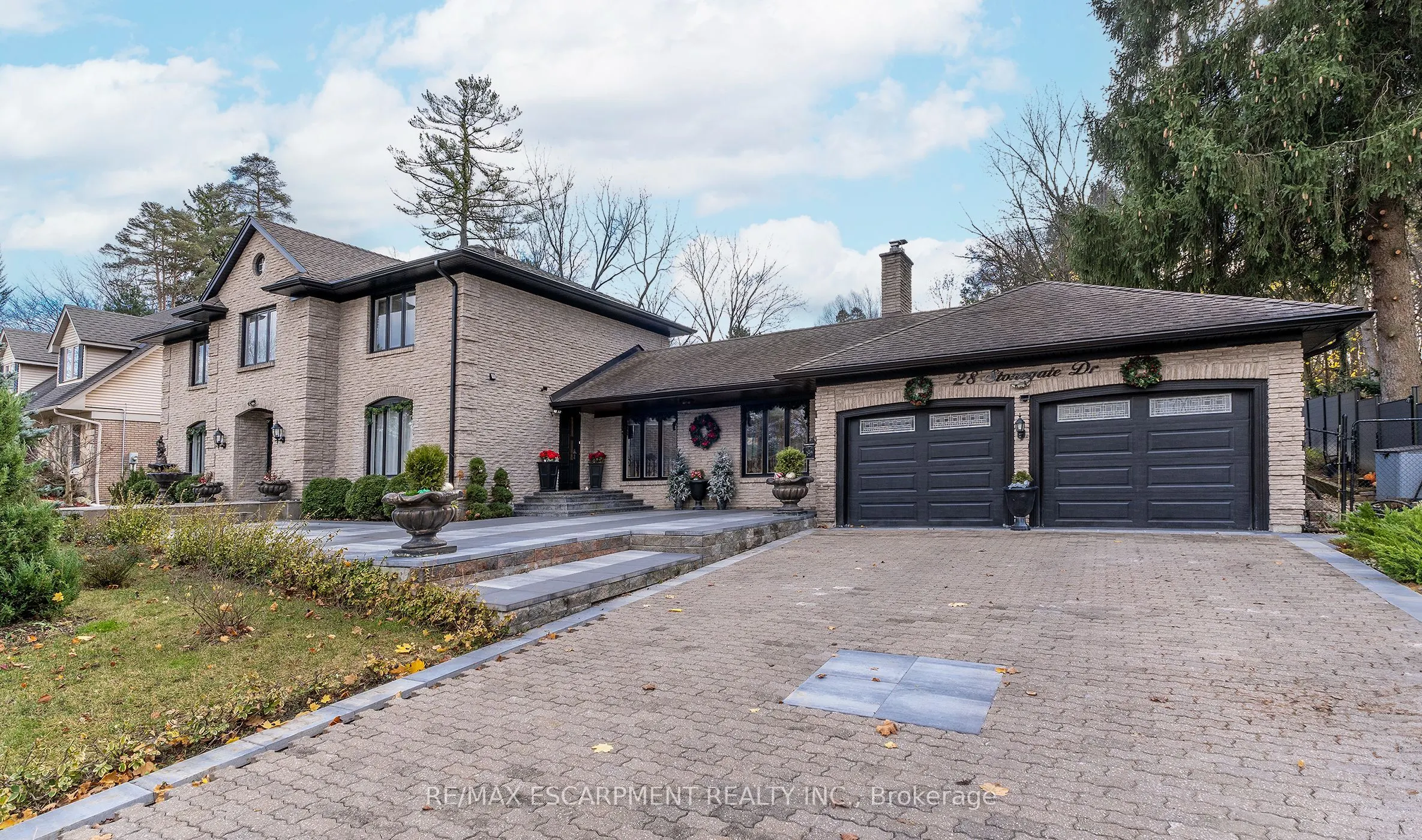 28 STONEGATE Drive