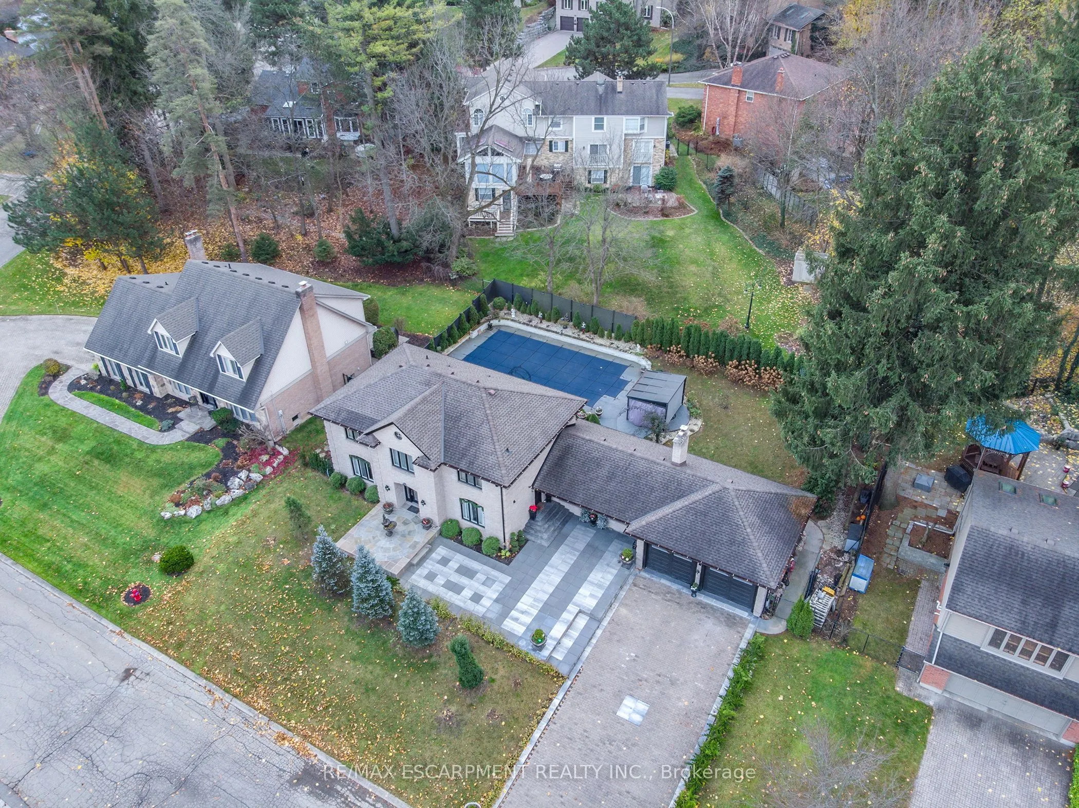 28 STONEGATE Drive