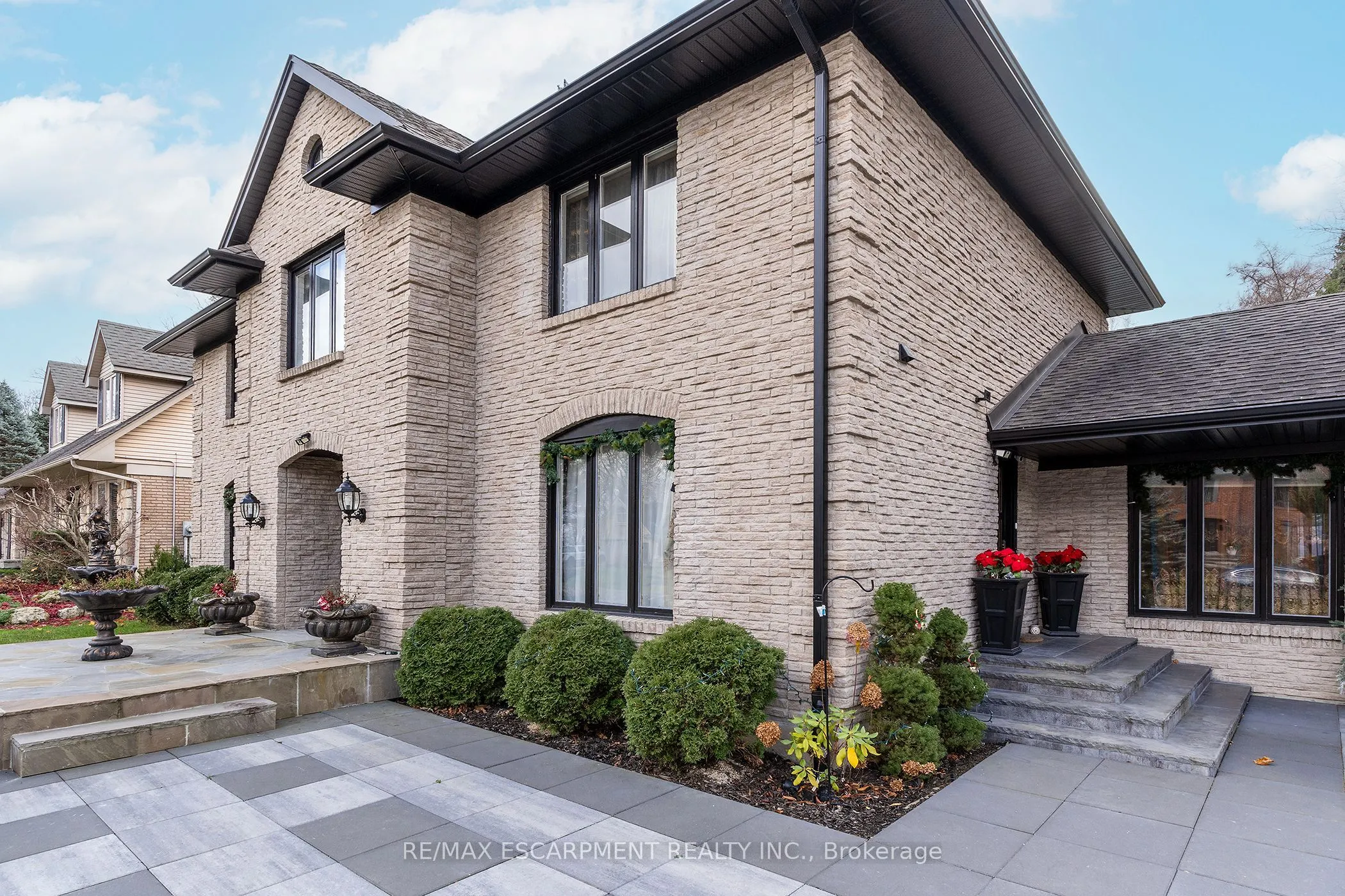 28 STONEGATE Drive