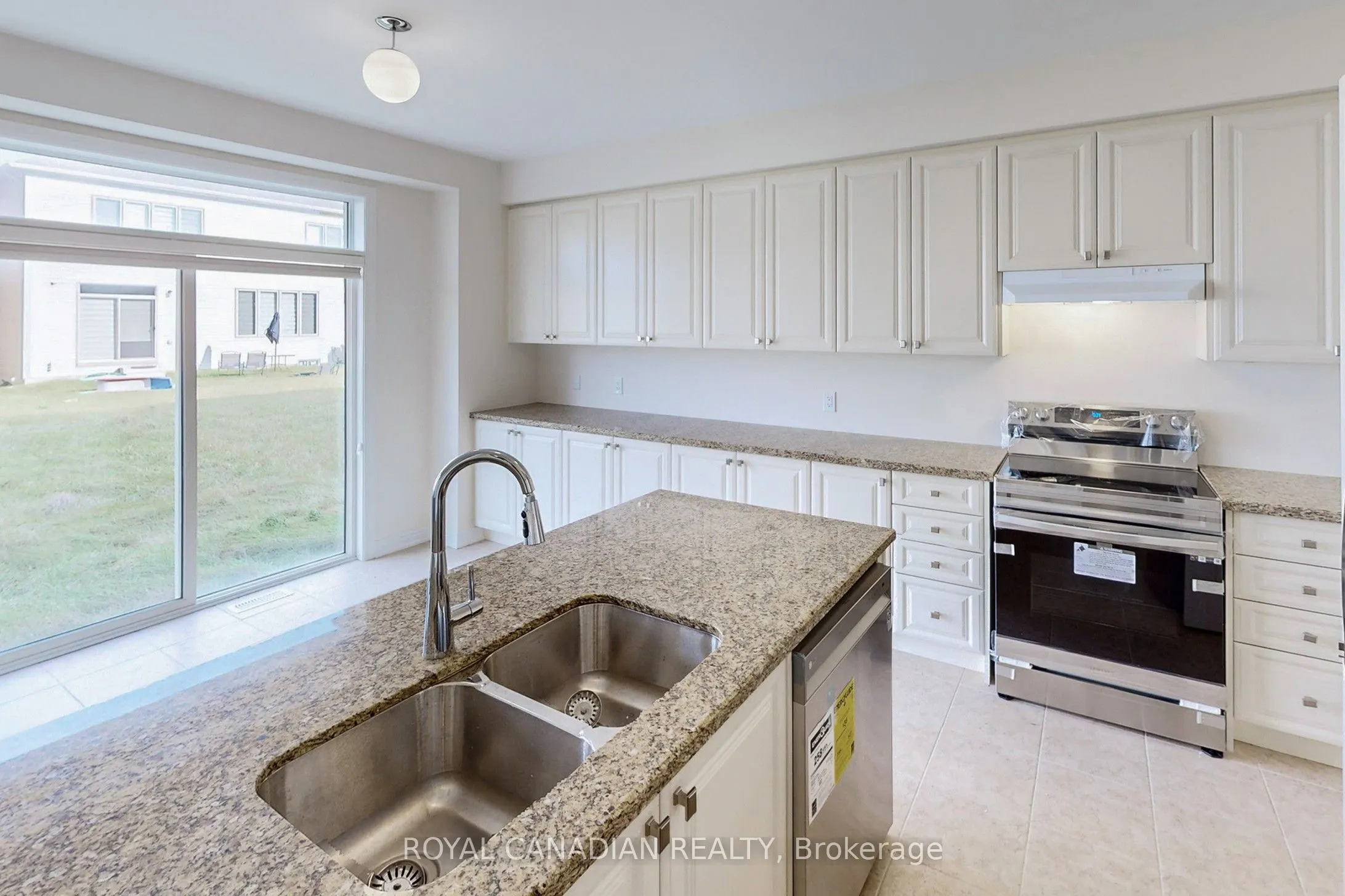 529 Red Elm Road W