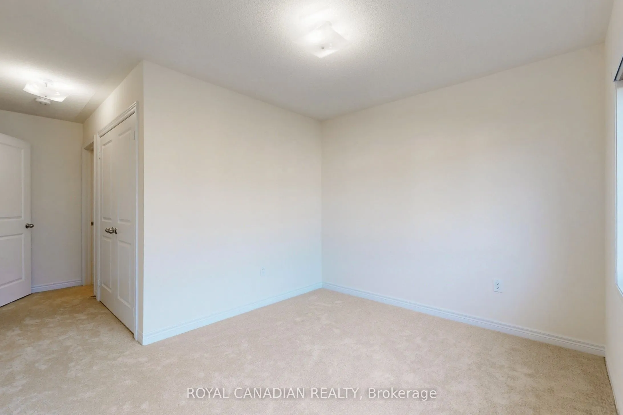 529 Red Elm Road W