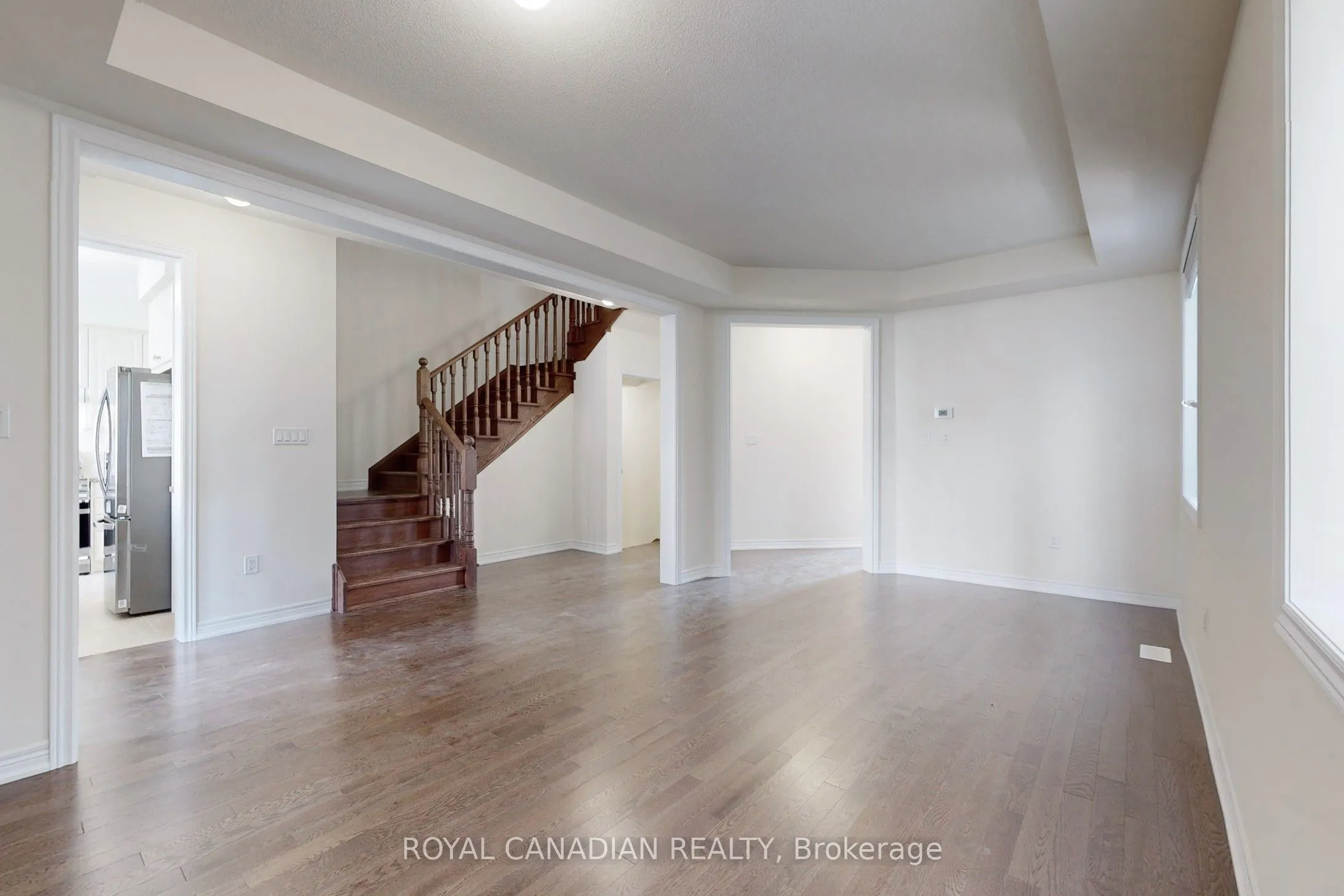 529 Red Elm Road W
