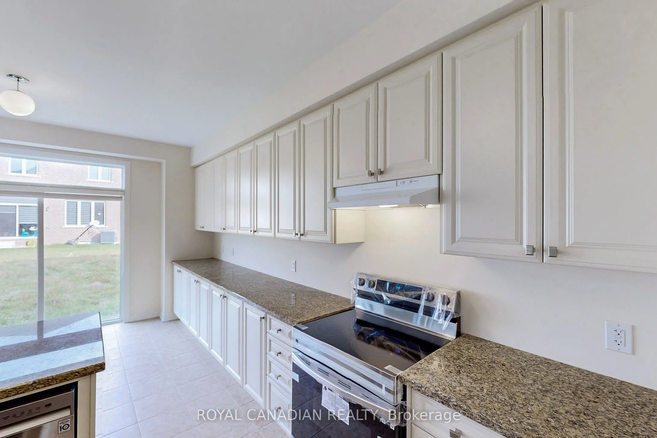 529 Red Elm Road W