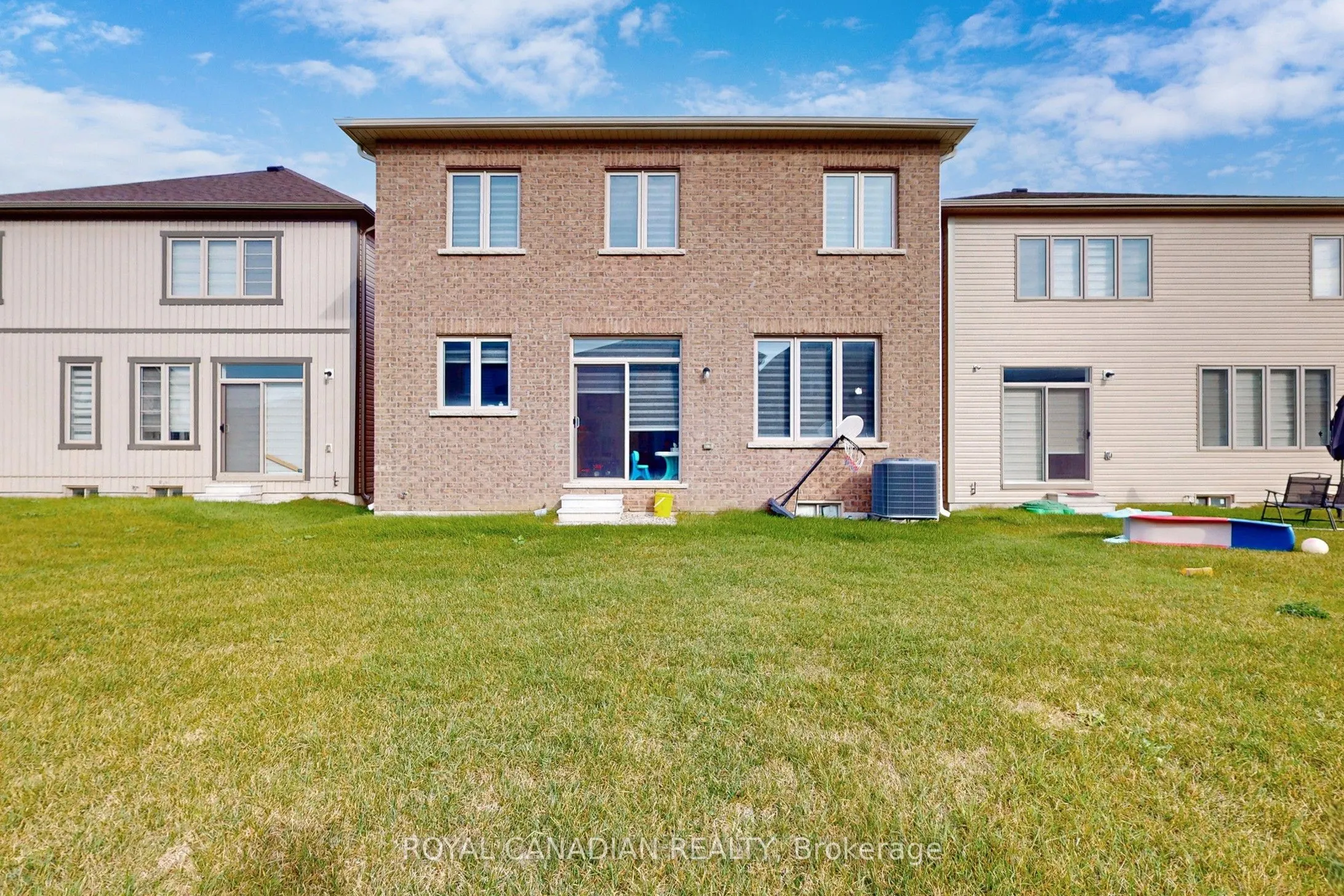 529 Red Elm Road W