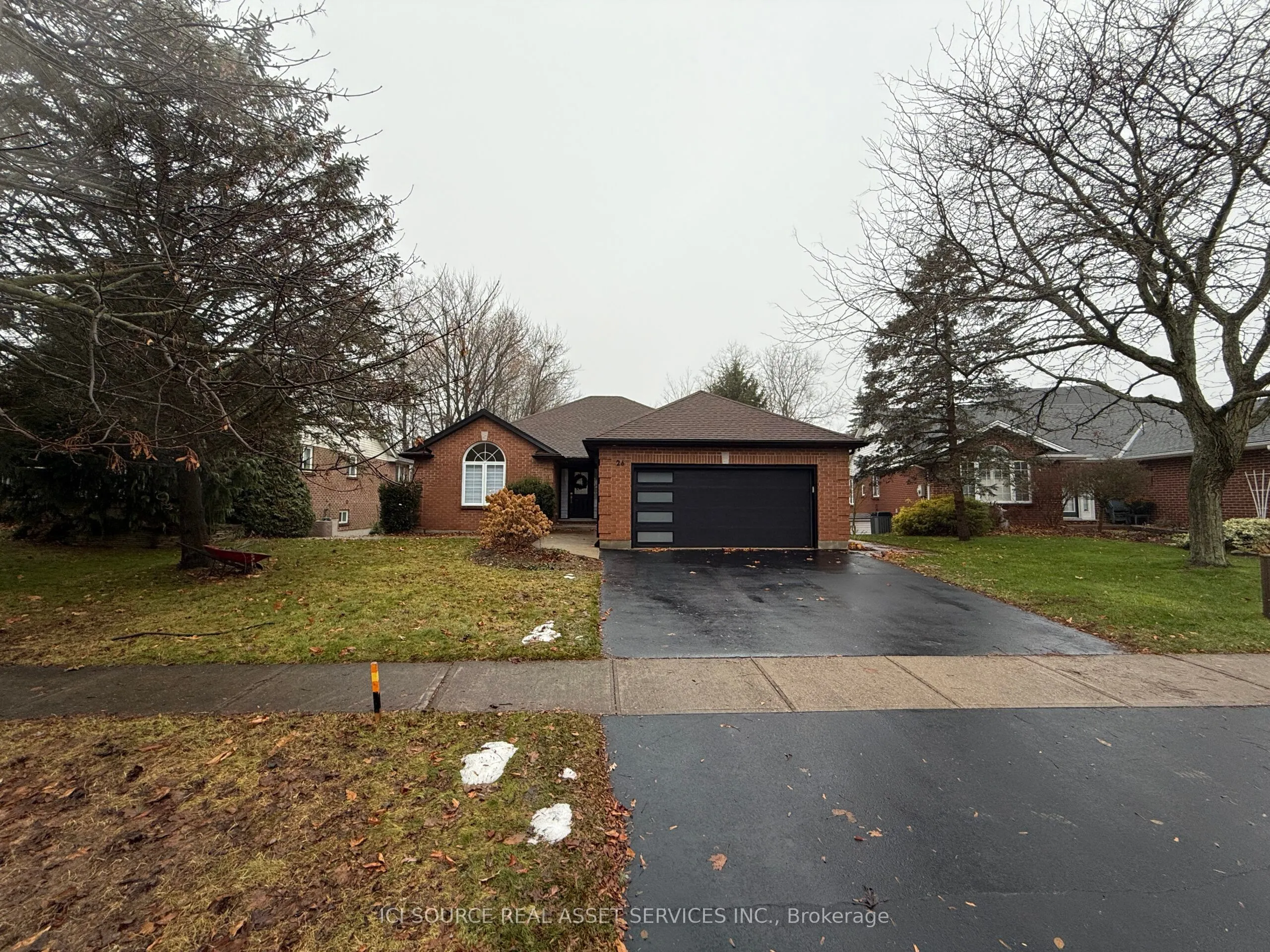 26 Oakridge Boulevard