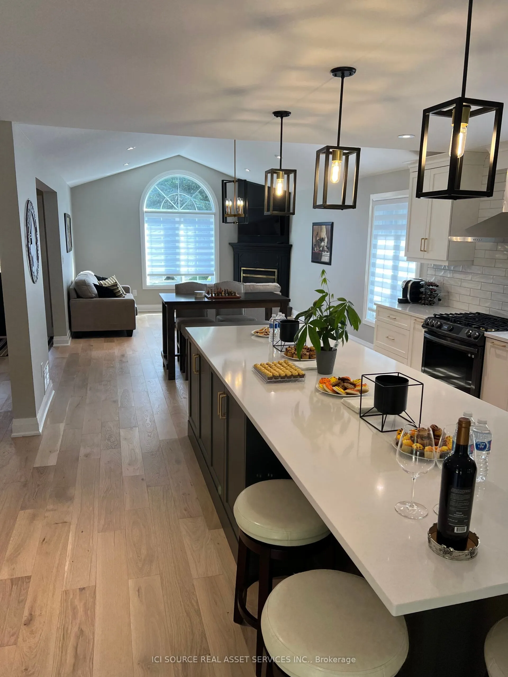 26 Oakridge Boulevard