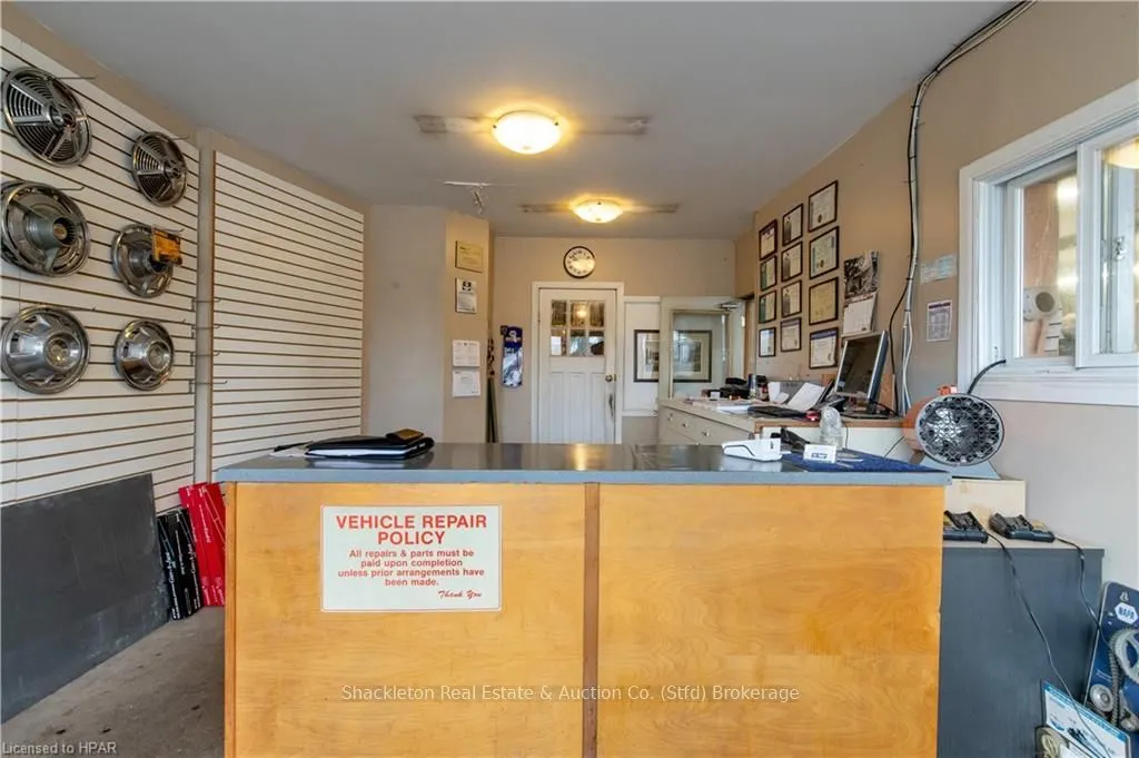 292 QUEEN Street W