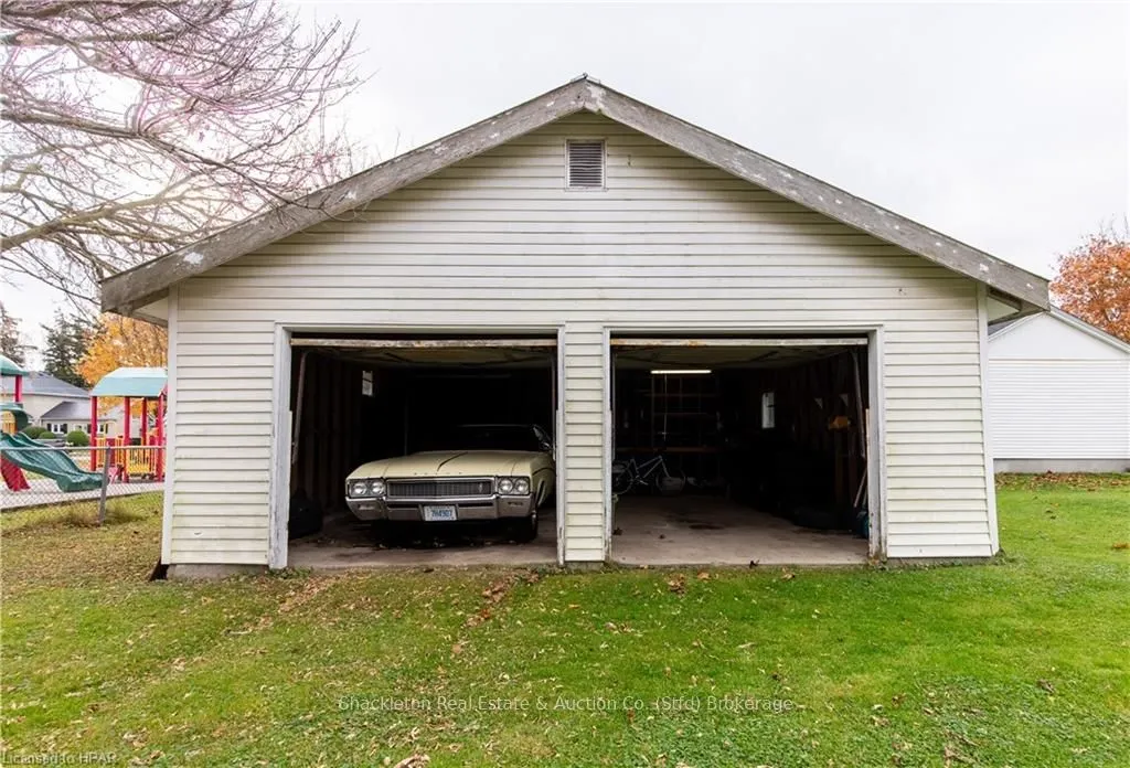292 QUEEN Street W