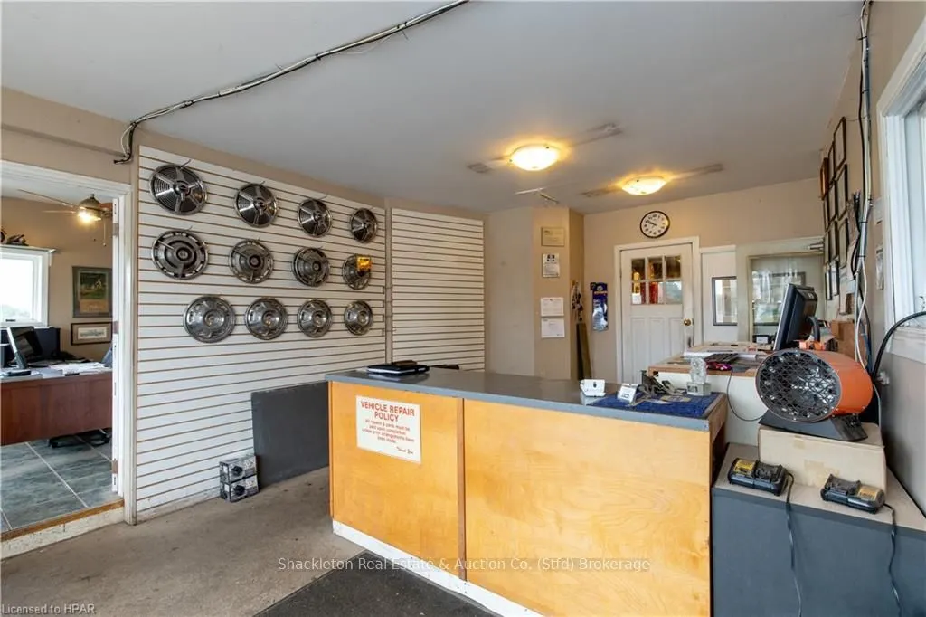 292 QUEEN Street W