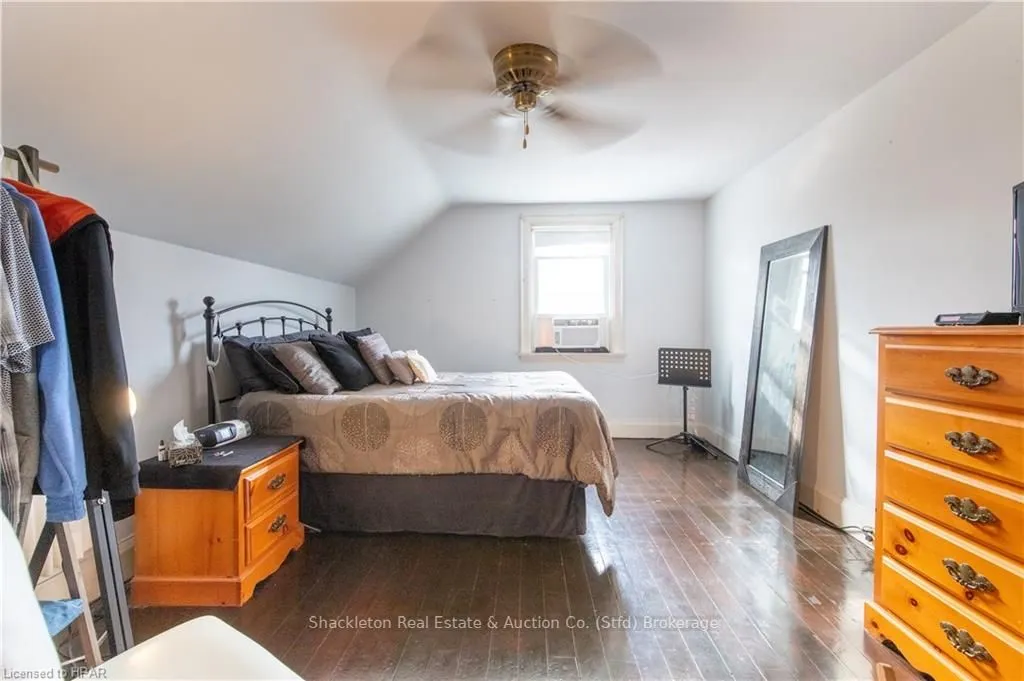 292 QUEEN Street W