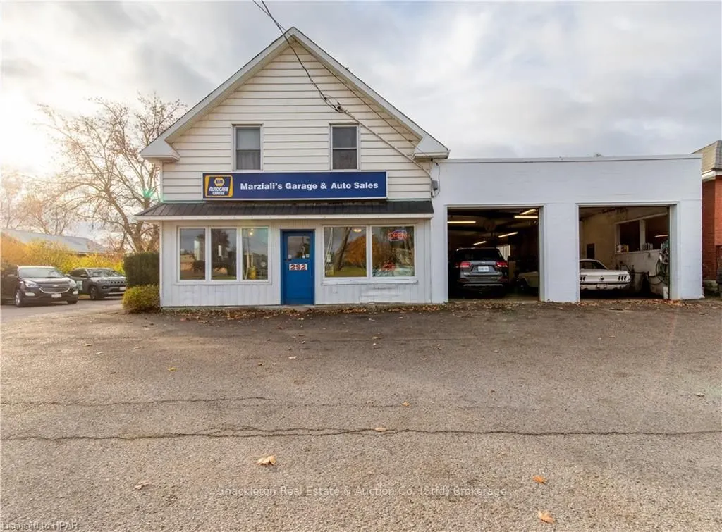 292 QUEEN Street W