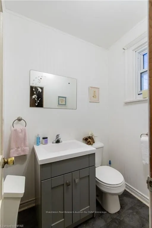 292 QUEEN Street W
