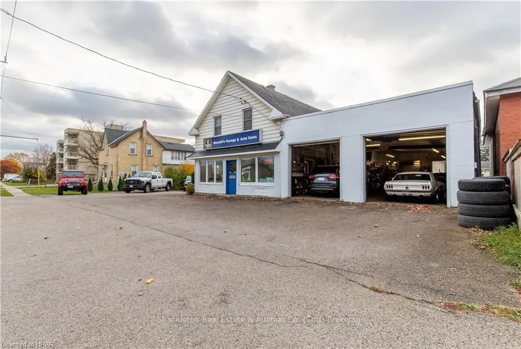 292 QUEEN Street W