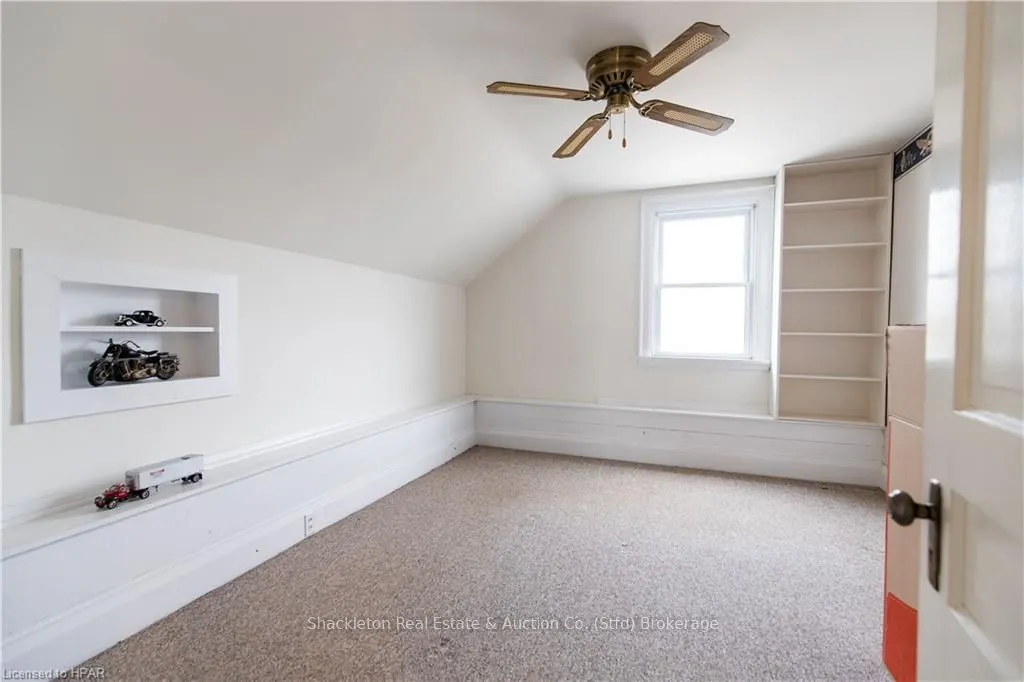 292 QUEEN Street W