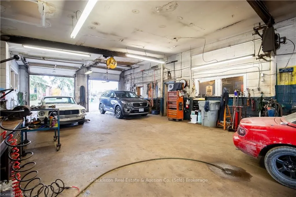 292 QUEEN Street W