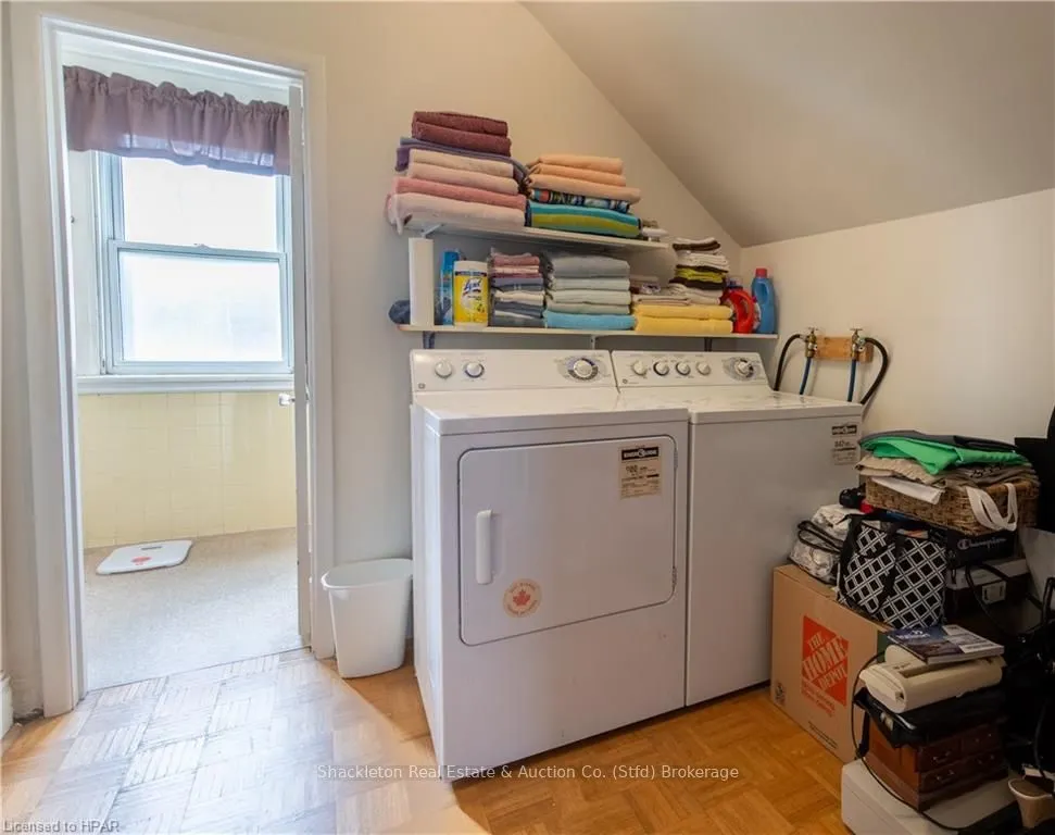 292 QUEEN Street W