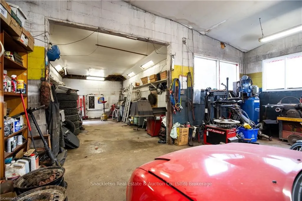 292 QUEEN Street W