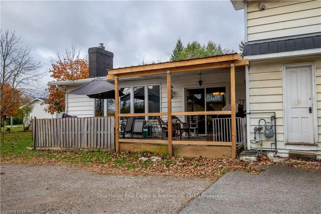 292 QUEEN Street W