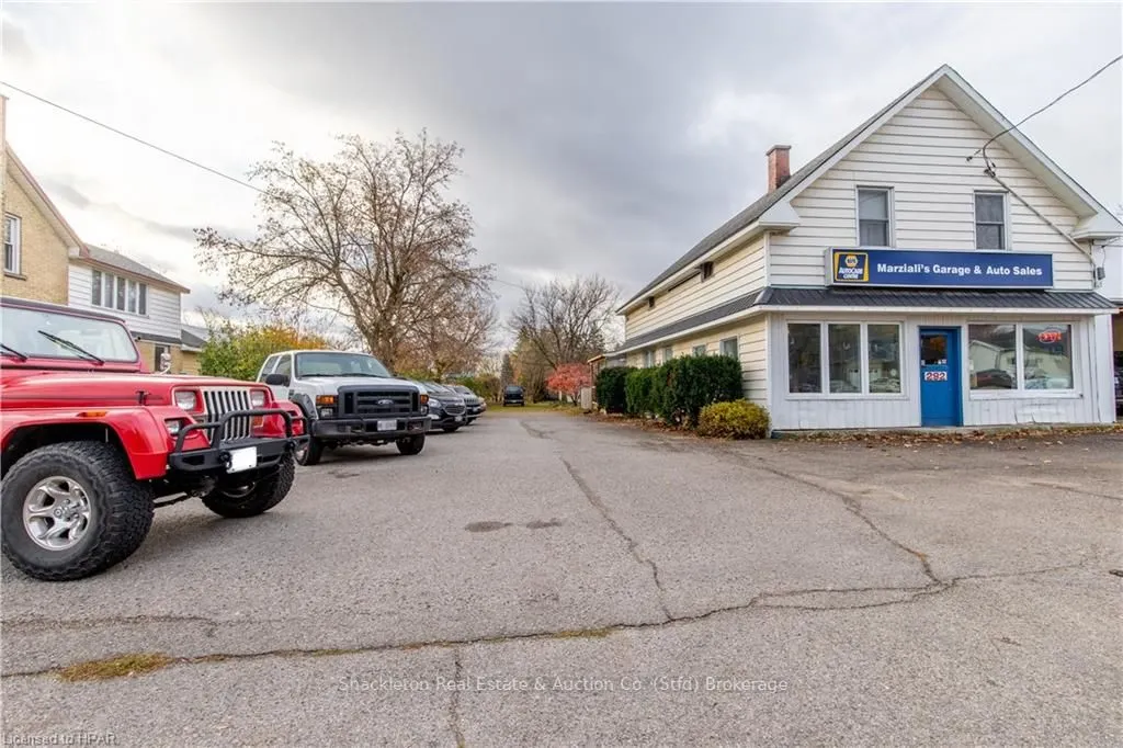 292 QUEEN Street W