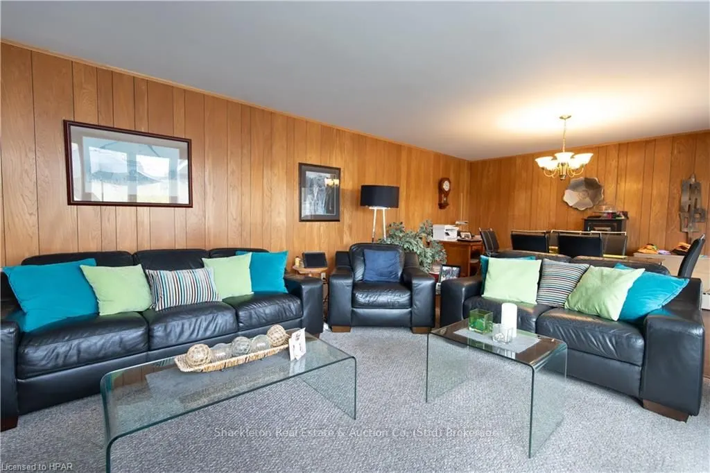 292 QUEEN Street W