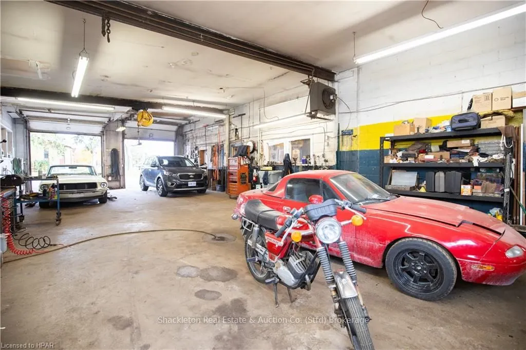 292 QUEEN Street W