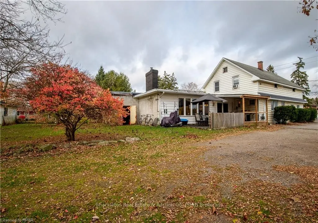 292 QUEEN Street W